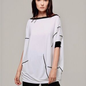 Ozai n Ku White and Black Women's Top Sz XL Gently Preloved